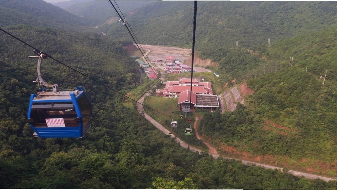 Cổng vào khu di tích Am Ngọa Vân