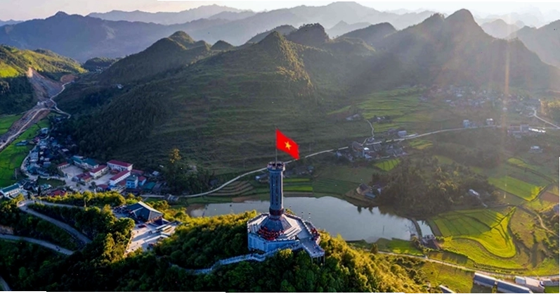 Cột cờ Lũng Cú nơi địa đầu Tổ quốc