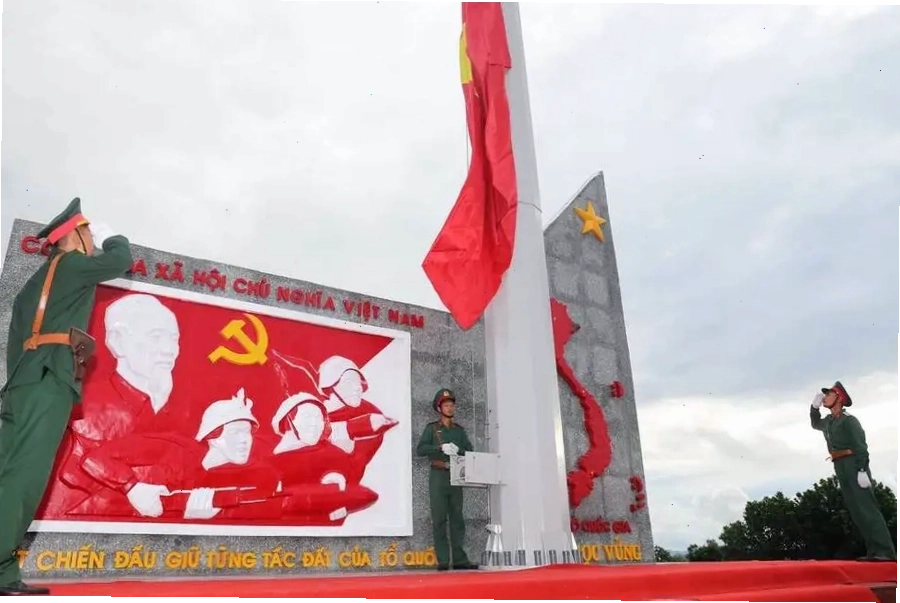 Cột cờ Quốc gia trên Đảo Ngọc Vừng