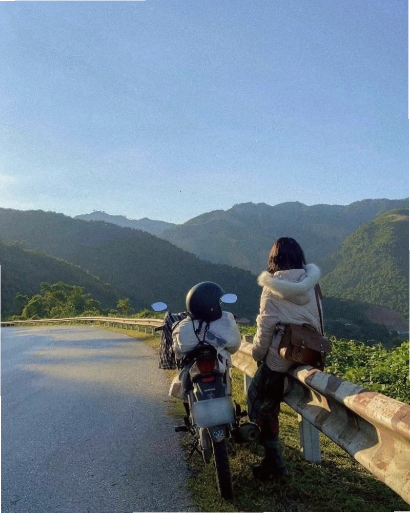 Cung đường đèo uốn lượn giữa núi rừng