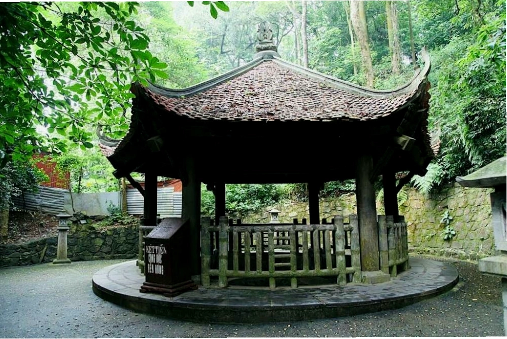 Đền Giếng, nơi thờ hai công chúa Tiên Dung và Ngọc Hoa