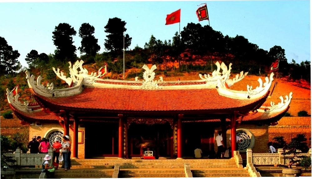 Đền thờ Quốc tổ Lạc Long Quân, một phần của quần thể Đền Hùng