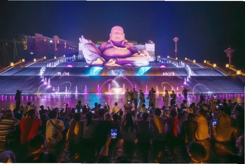 Điệu múa uyển chuyển trong show nhạc nước