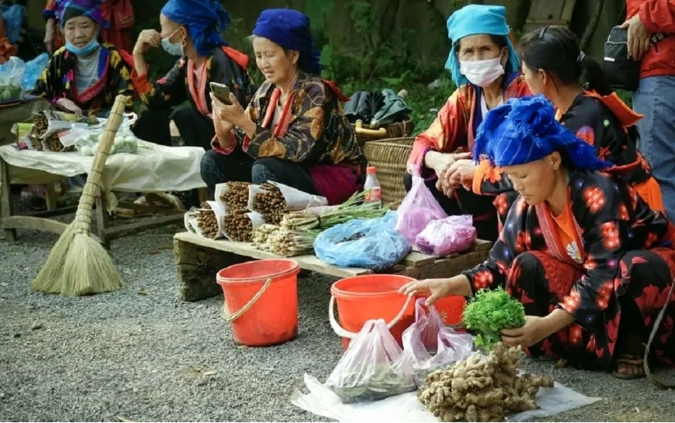 Đoạn cua tay áo hiểm trở trên Đèo Pha Đin