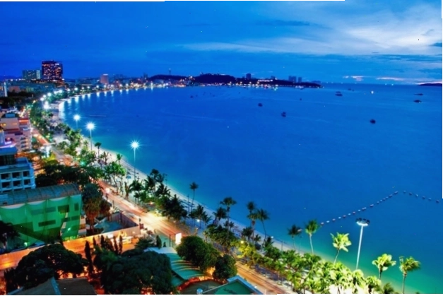 Đội ngũ nhân viên Vietkite Travel tư vấn nhiệt tình cho khách hàng về các tour du lịch