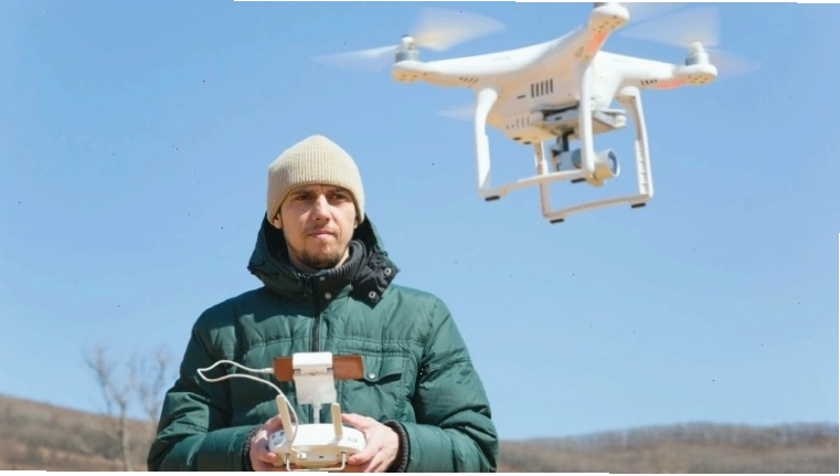 Drone hoạt động nhờ hệ thống truyền dữ liệu và điều khiển từ xa