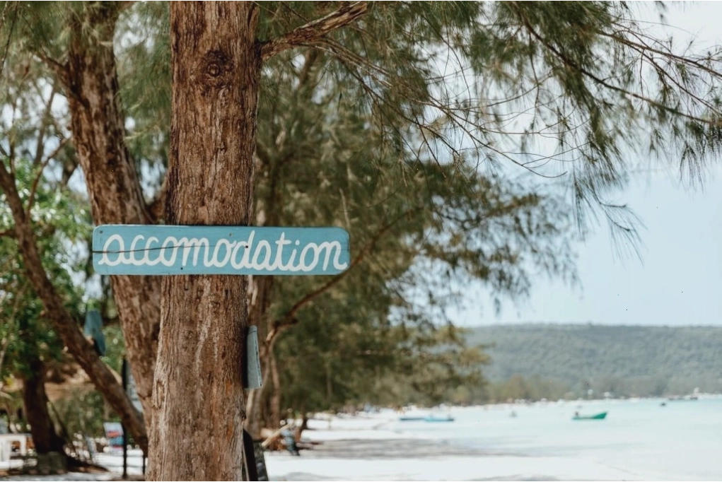 Du khách chèo thuyền Kayak khám phá đảo Koh Rong Samloem