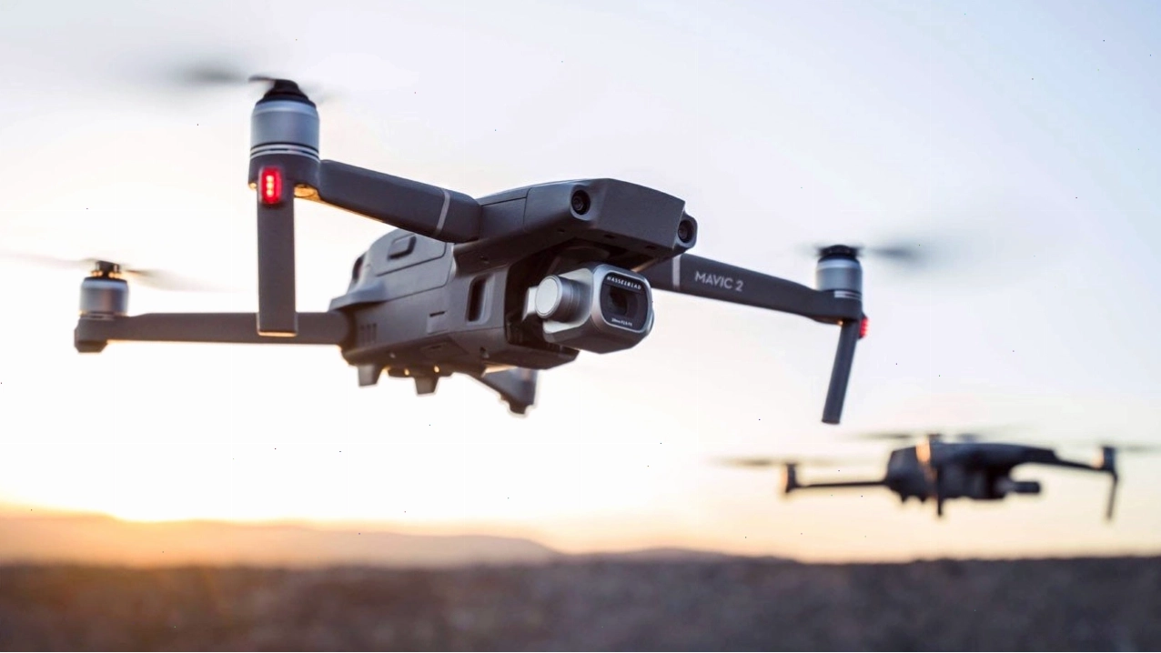 Flycam là drone gắn thêm camera phục vụ chụp ảnh, quay phim
