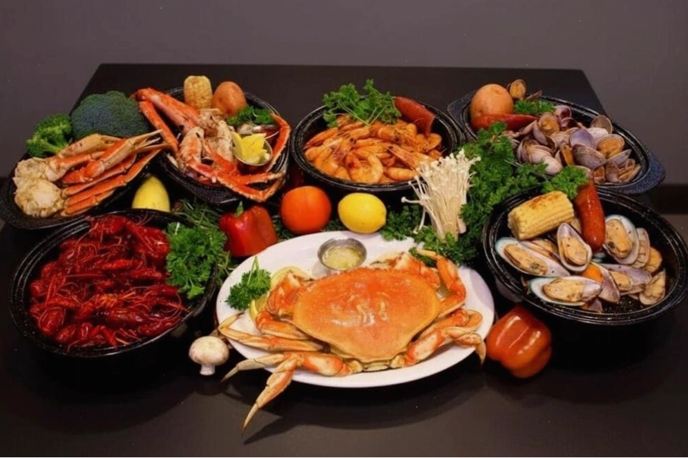 Hải sản tươi ngon là đặc sản không thể bỏ qua tại Quy Nhơn