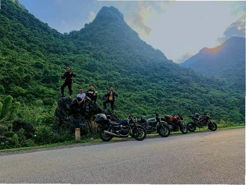Hang Pác Bó nơi Bác Hồ từng làm việc và sinh sống