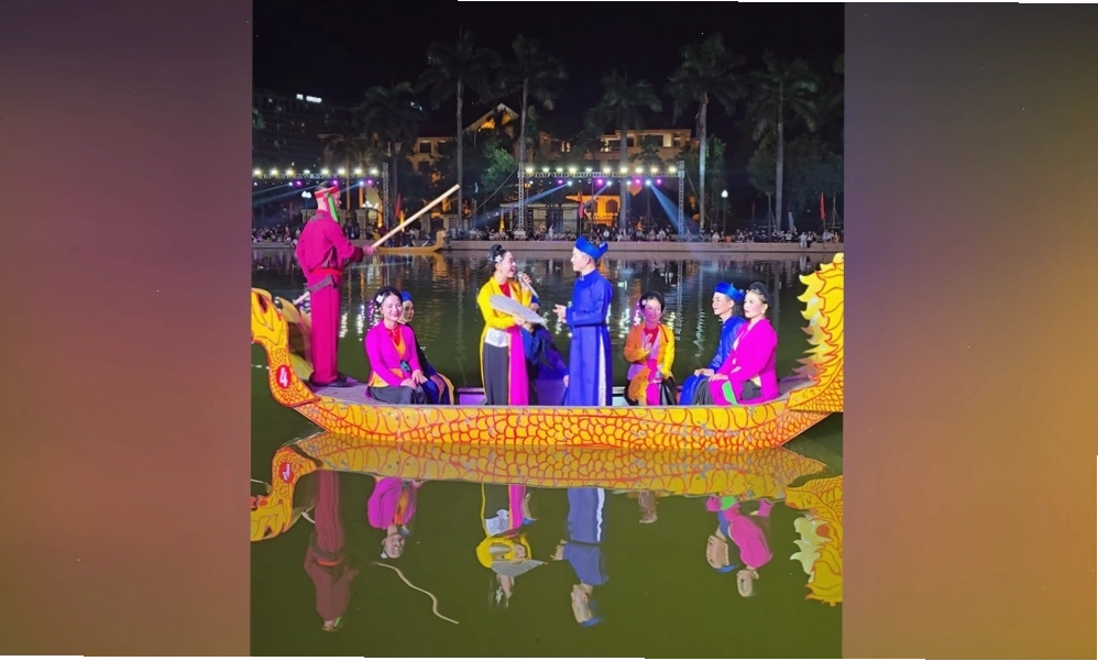 Hát quan họ trên thuyền tại Hồ Nguyên Phi Ỷ Lan