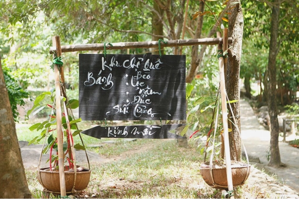 Hoạt động thư giãn bên dòng suối