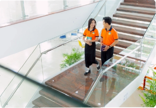 Học viên tham gia buổi thảo luận về năng lượng tái tạo