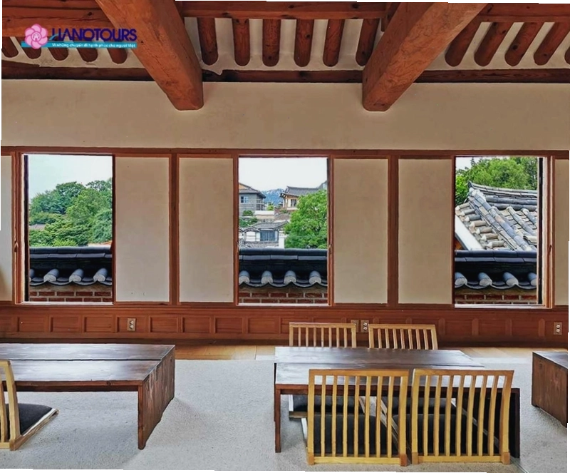 Hội trường Bukchon Hanok quảng bá nghề thêu truyền thống