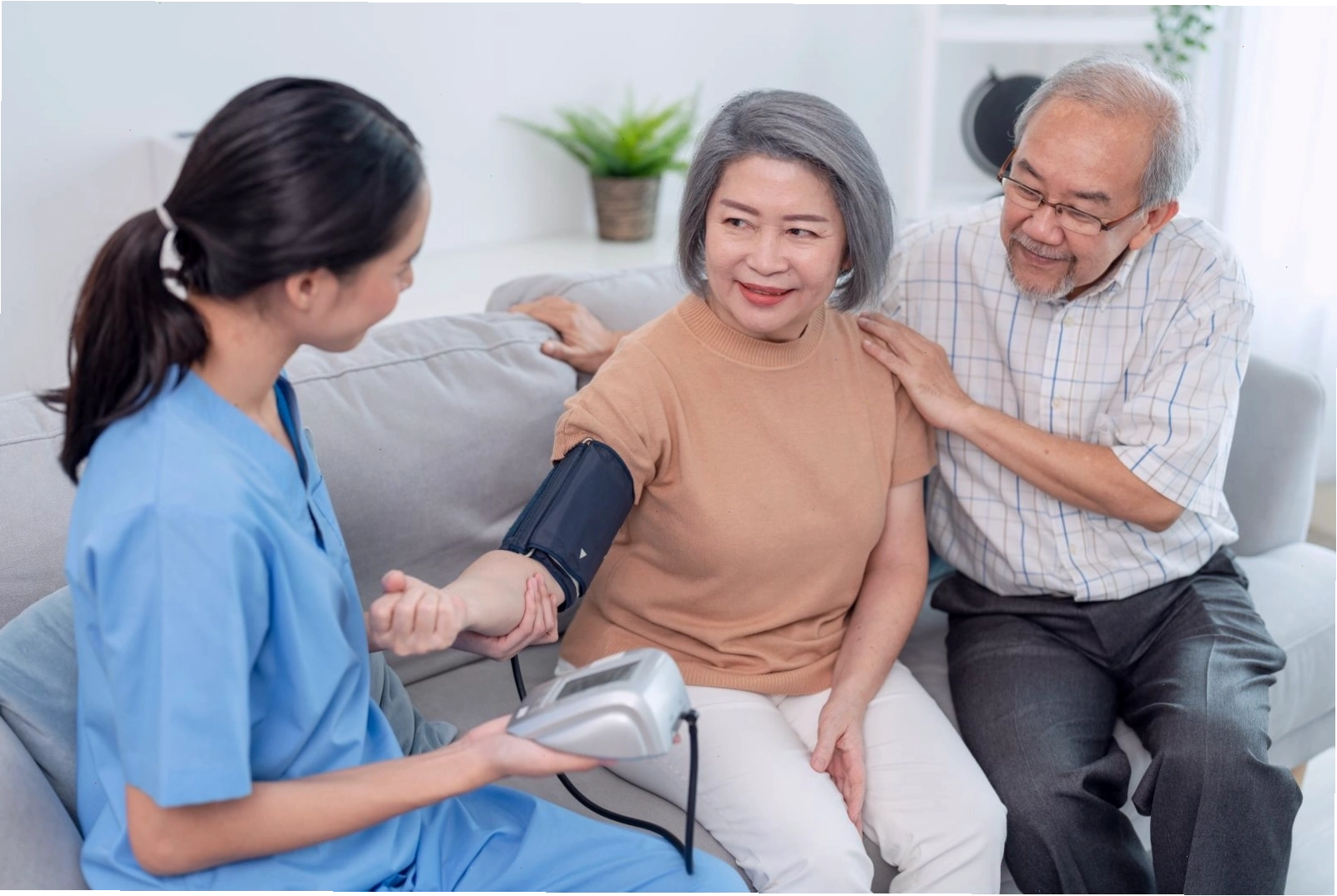 Infographic tổng hợp các lợi ích của dịch vụ y tế tại nhà
