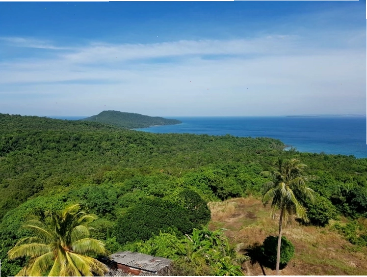 Không gian phòng nghỉ tại một resort ven biển ở Koh Rong Samloem
