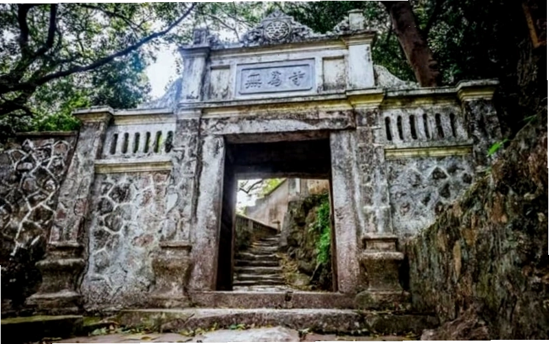 Không gian thanh tịnh bên trong Chùa Trầm