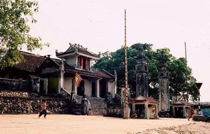 Không khí náo nhiệt của lễ hội Đền Cờn với các hoạt động văn hóa và tâm linh