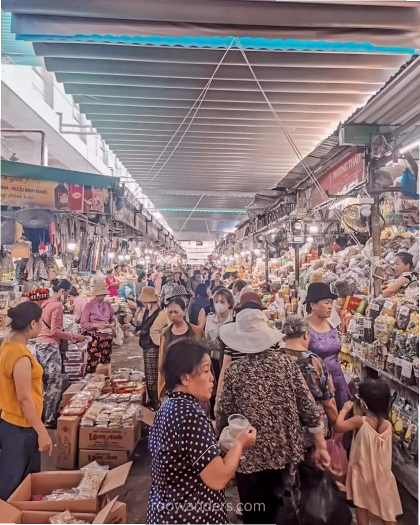 Không khí nhộn nhịp tại Chợ Đông Ba Huế