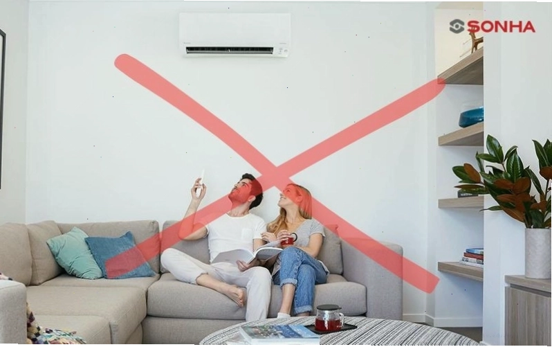 Không nên lắp đặt điều hòa phía trên ghế sofa
