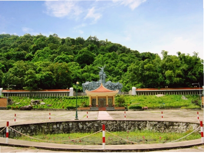 Khu di tích Mộ chị Sứ trang nghiêm