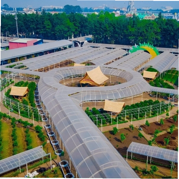 Khu vực Suối Tiên Farm với cảnh quan xanh mát