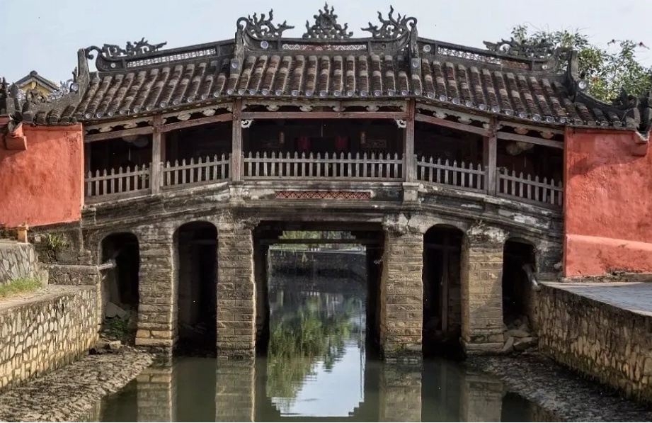 Khung cảnh bình yên bên Chùa Cầu Hội An