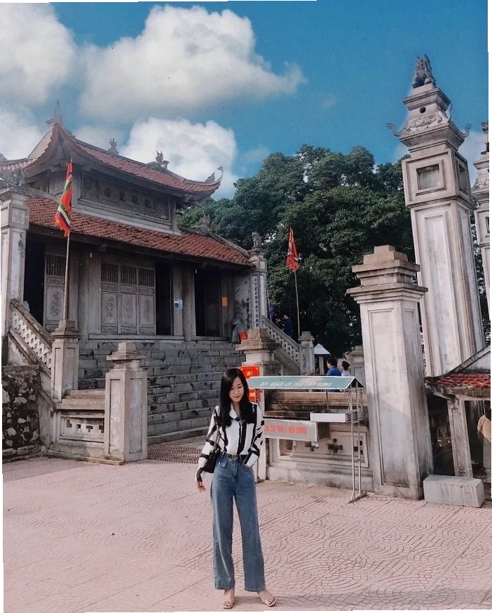 Khung cảnh bình yên xung quanh Đền Cờn