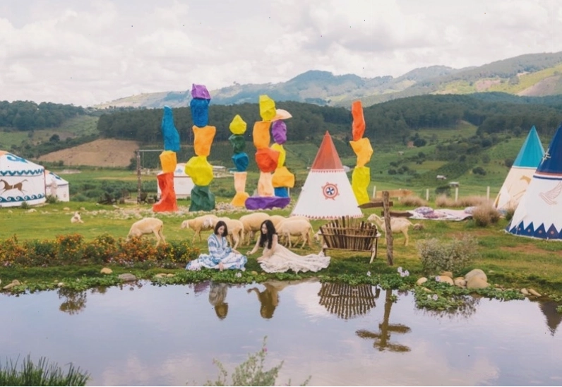 Khung cảnh thiên nhiên bao la tại Mongo Land tạo nên những bức ảnh đẹp