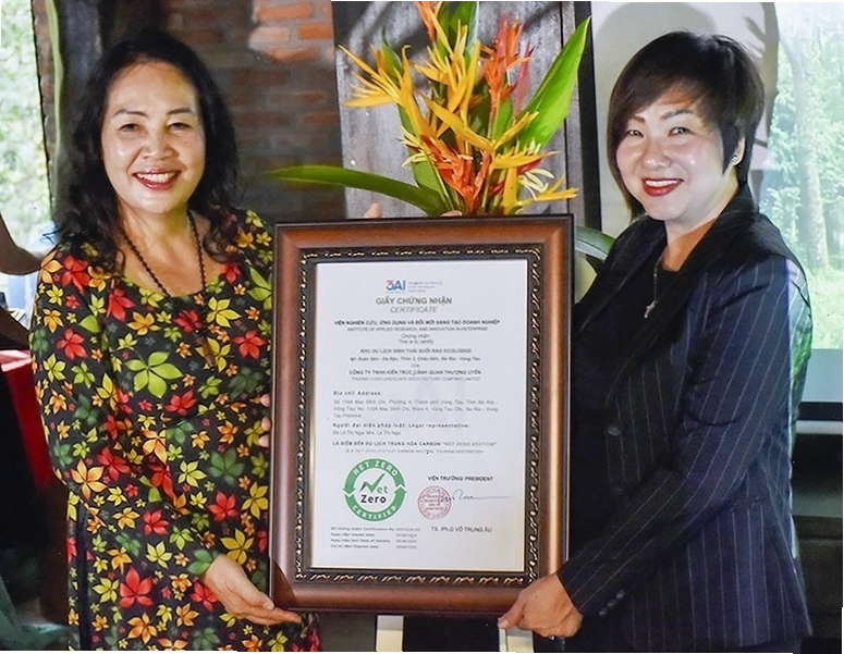 Khuôn viên xanh mát tại Suối Rao Ecolodge với đa dạng cây cảnh