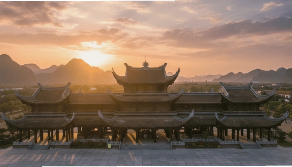 Kiến trúc bề thế của Cổng Tam Quan