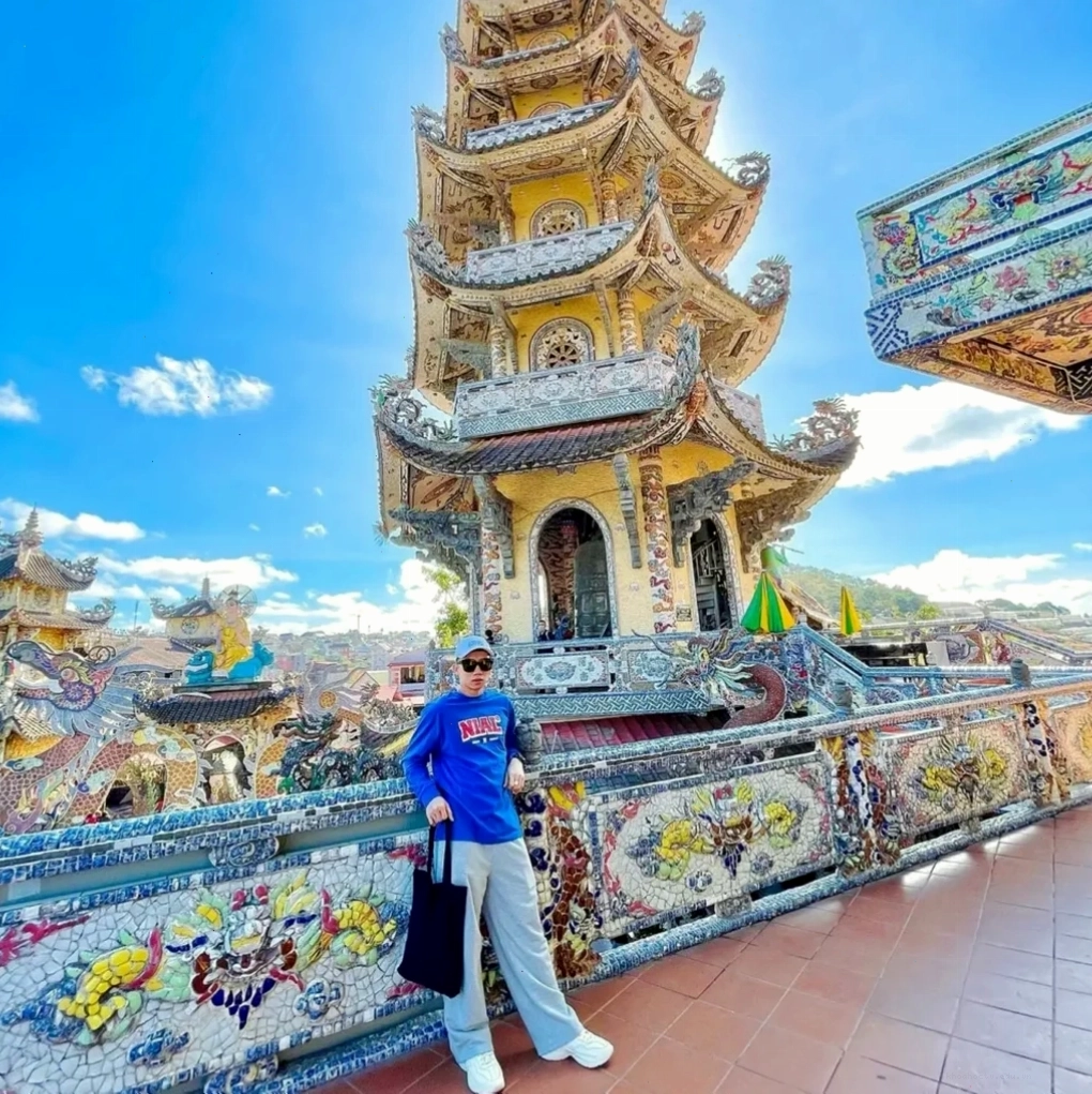 Kiến trúc độc đáo của Chùa Linh Phước với hàng ngàn mảnh sành