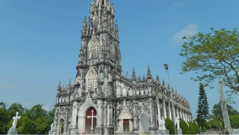 Kiến trúc Gothic đặc trưng của Thánh đường giáo xứ Trà Cổ