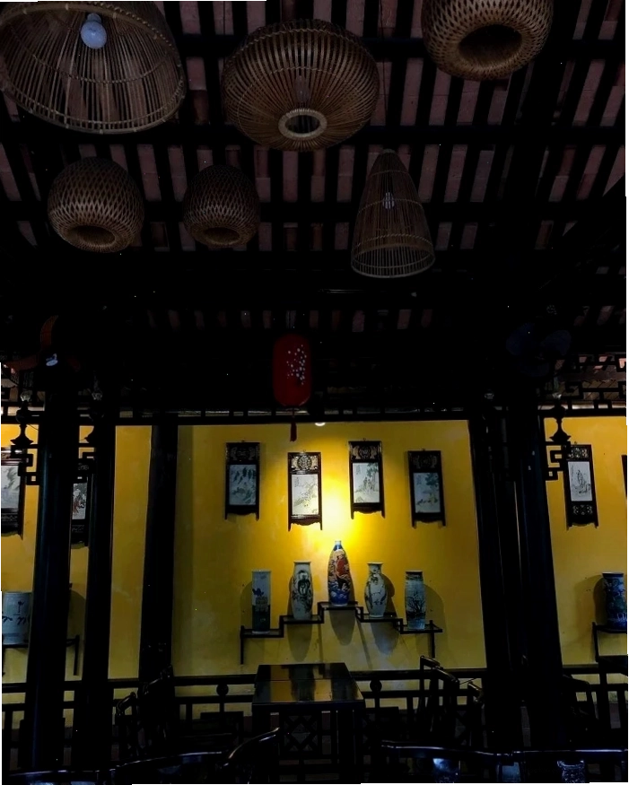Mái ngói âm dương đặc trưng của nhà rường Huế