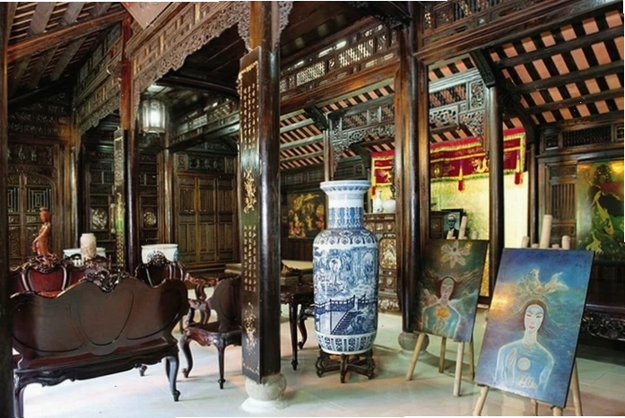 Mặt tiền nhà rường Huế cổ kính