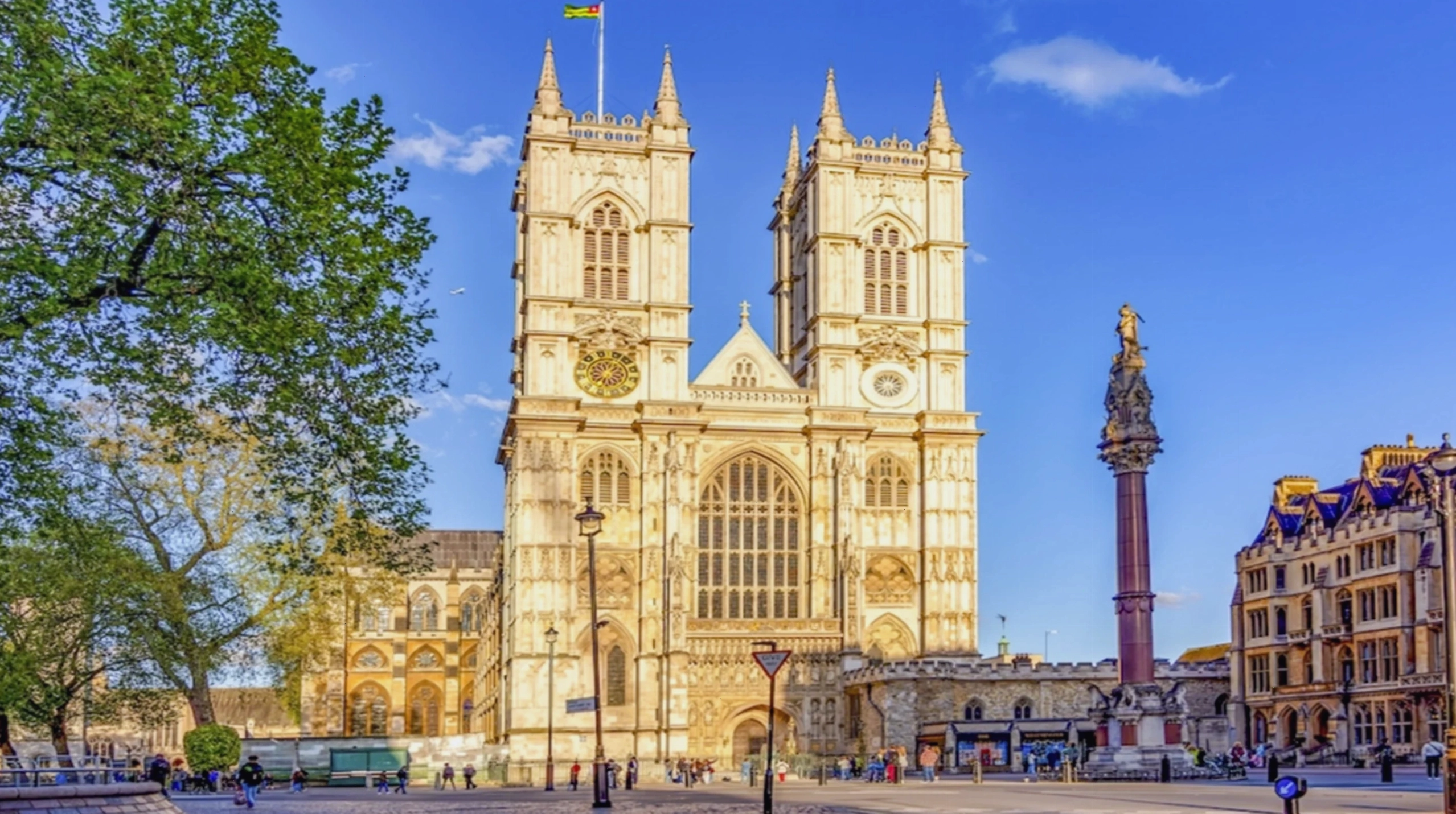 Mặt tiền Westminster Abbey với các chi tiết kiến trúc Gothic