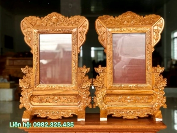 Mẫu khung ảnh thờ hoa mai chất liệu gỗ gõ đỏ cao cấp