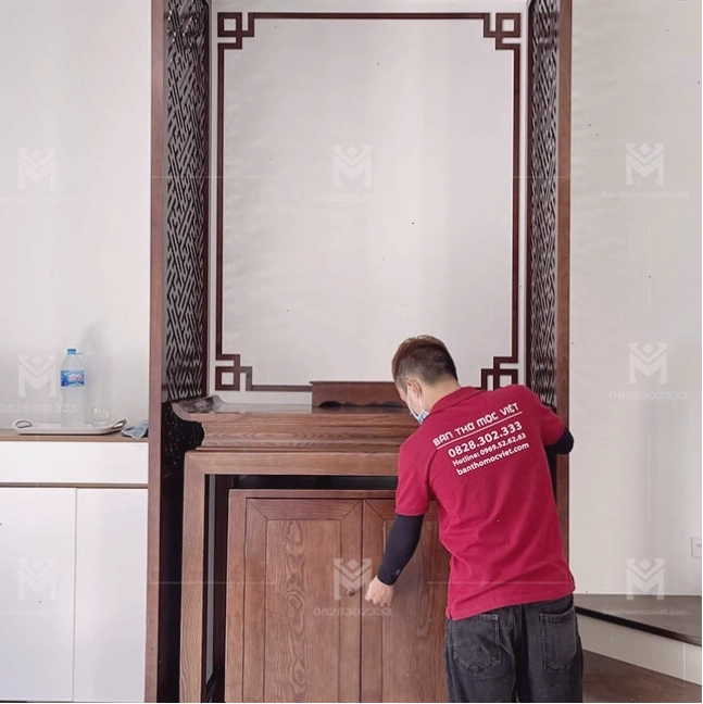 Mẫu phòng thờ hiện đại kết hợp vách ngăn trang trí đẹp