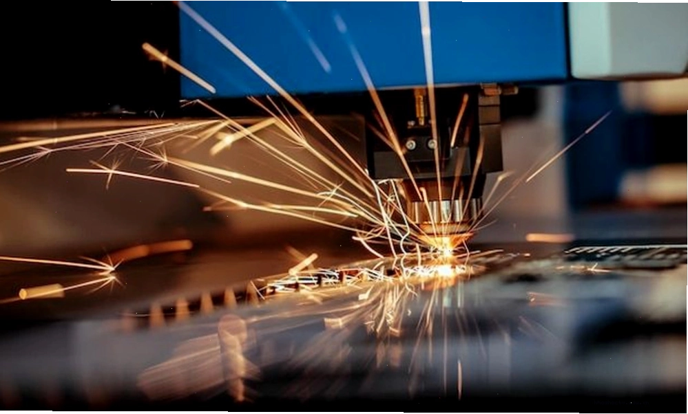Máy cắt laser CNC cắt kim loại với độ chính xác cao