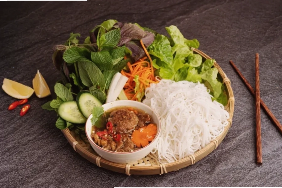 Món bún chả Hà Nội hấp dẫn