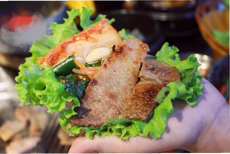 Món cuốn thịt nướng thơm ngon tại quán 86