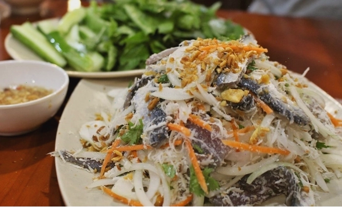 Món gỏi cá trích đặc sản Phú Quốc