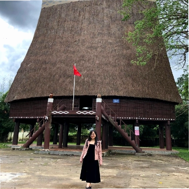 Một Nhà Rông nhìn từ phía trước