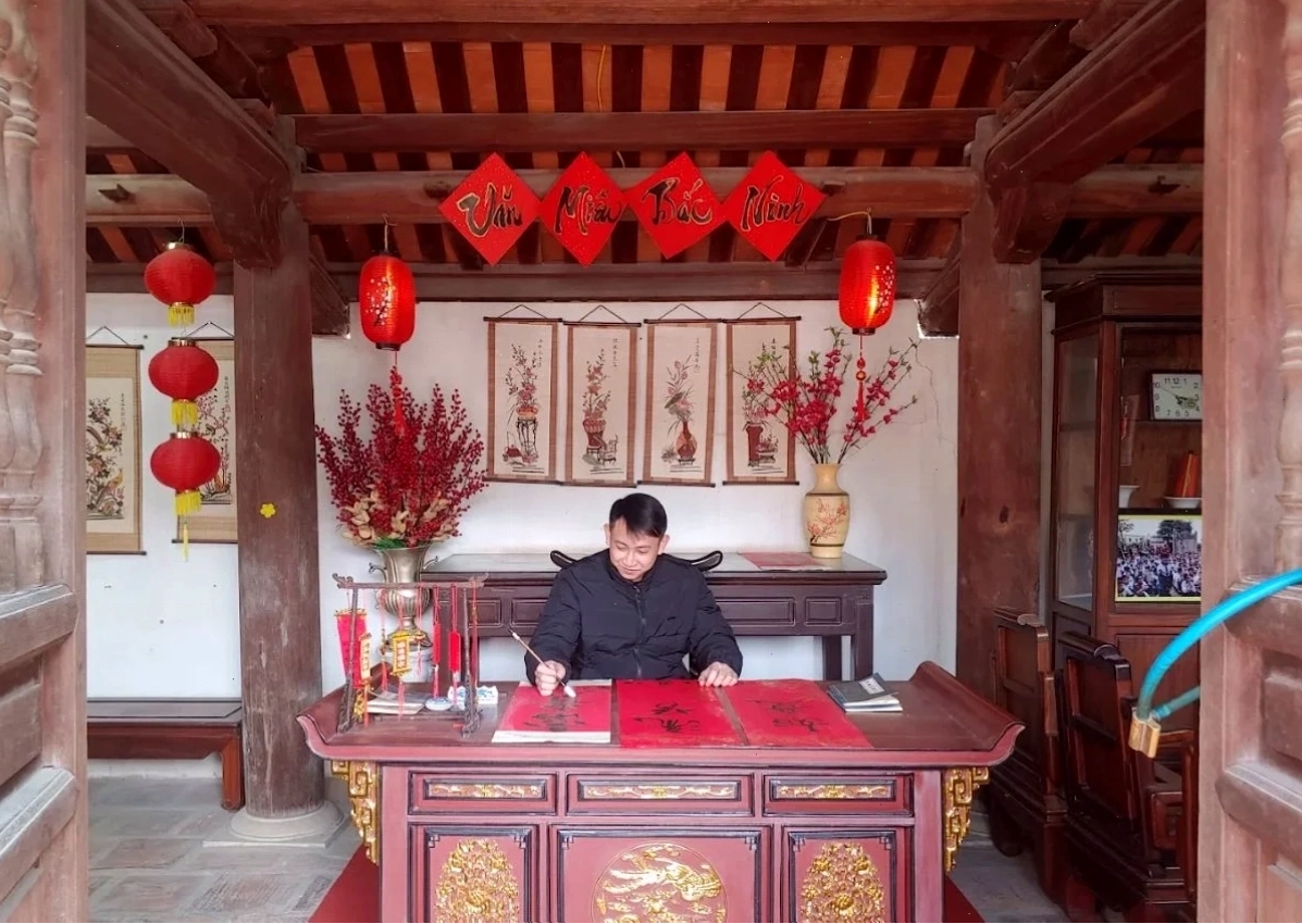 Nghi thức xin chữ tại Văn Miếu Bắc Ninh cầu mong may mắn