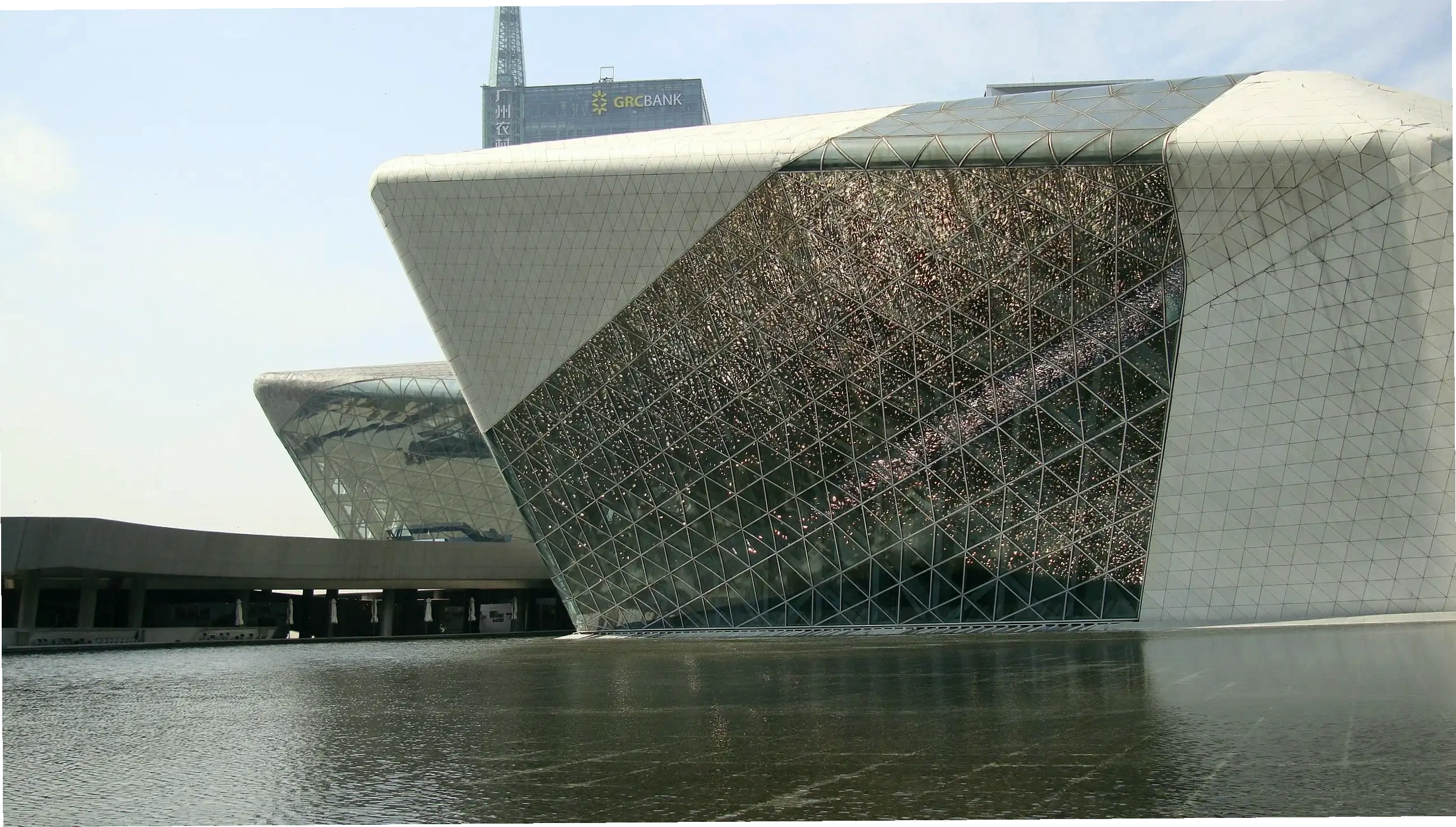 Nhà hát Opera Guangzhou thiết kế bởi Zaha Hadid