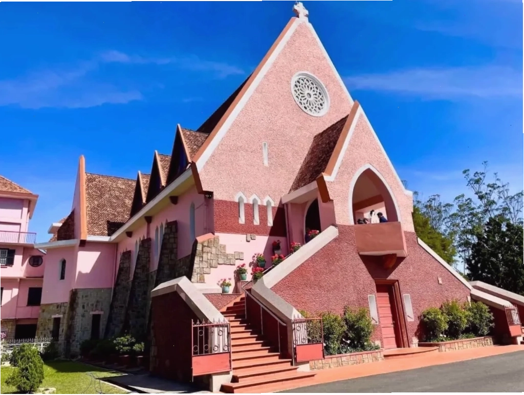 Nhà thờ Domaine de Marie với kiến trúc Pháp ấn tượng