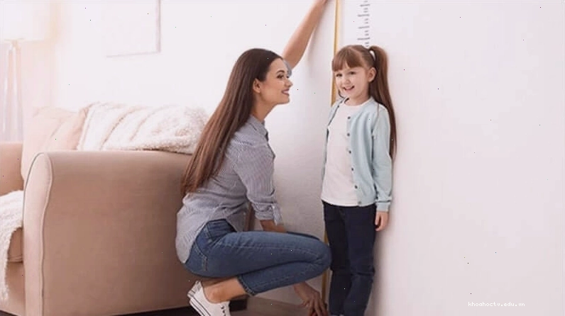 Nhiều yếu tố ảnh hưởng đến chiều cao và cân nặng của trẻ