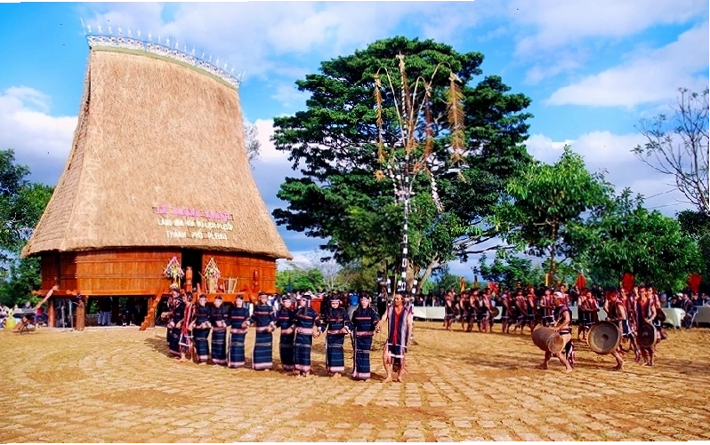 Nội thất bên trong Nhà Rông