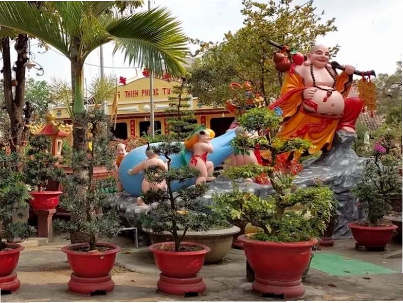 Nội thất trang nghiêm bên trong Chùa Thiên Phước