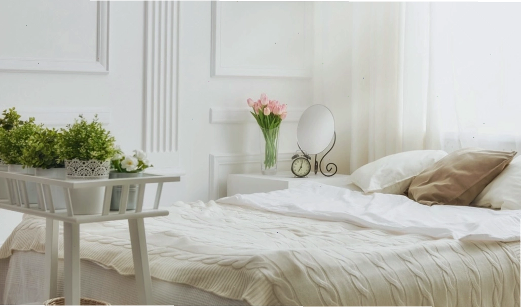 Phòng ngủ phong cách Neo Classic với gam màu trung tính và nội thất thanh lịch
